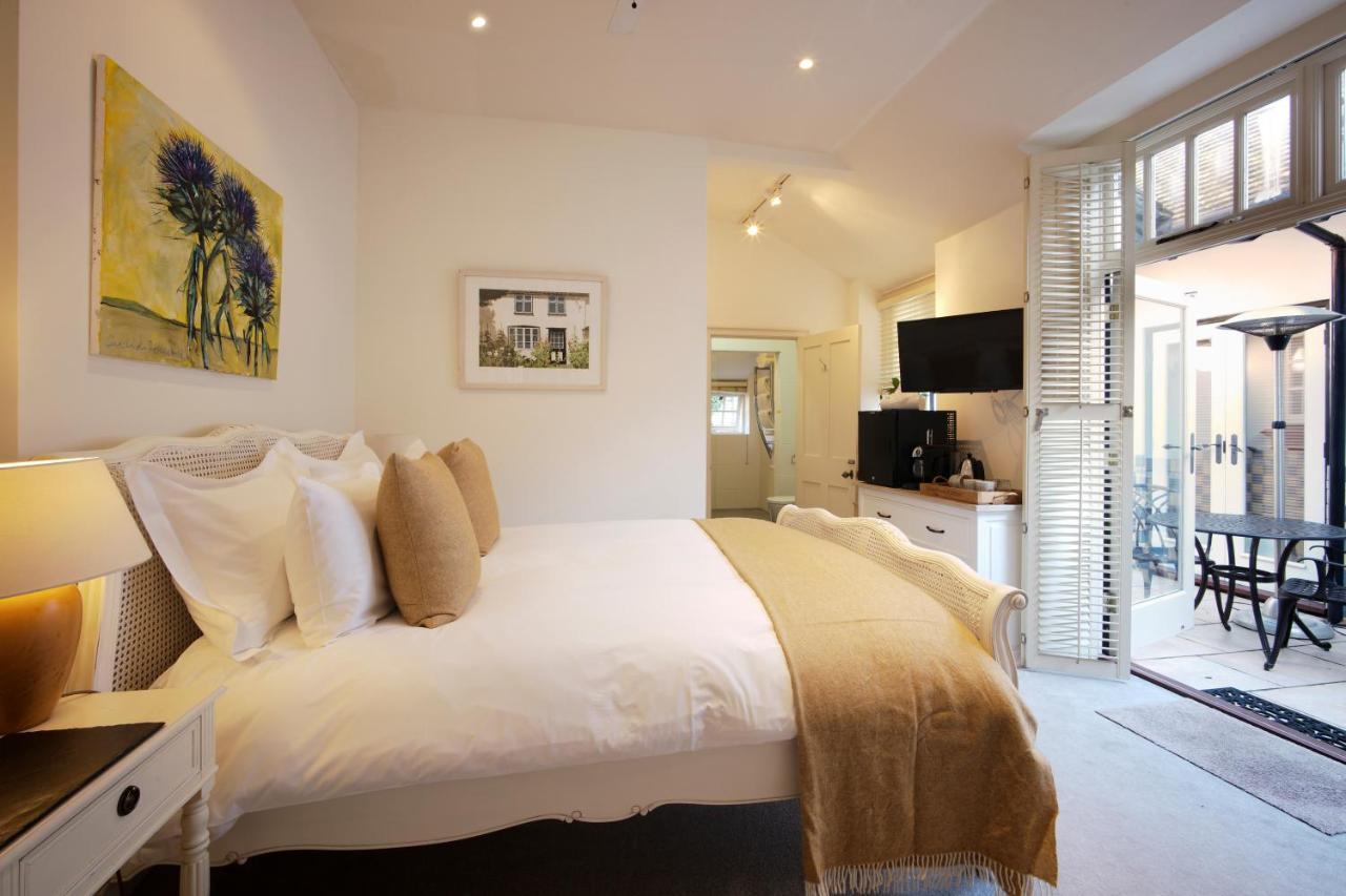 Deluxe Double Room (2 Adults + 1 Child),1160702799:JPEG